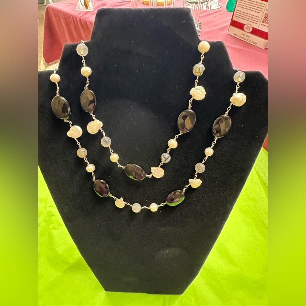 Elegant Black and white Women's Necklace
